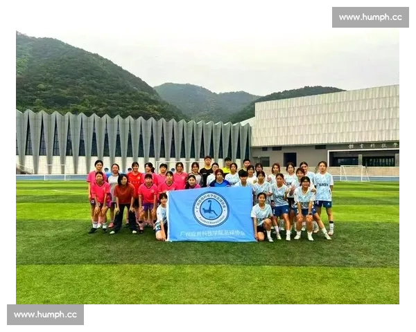 铿锵玫瑰绿茵绽放女子足球赛展现拼搏与荣耀新篇章时代精神风采力量