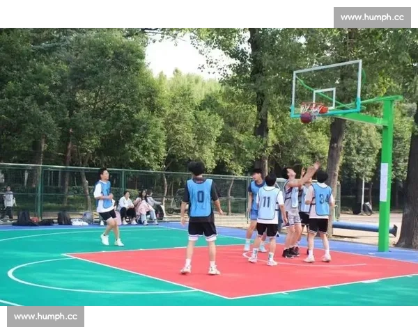 《篮球比赛全程网络直播，精彩瞬间随时掌握，带你感受赛场激情》