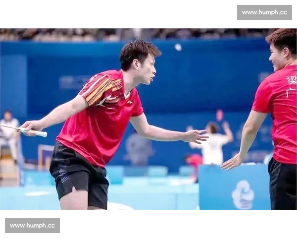 激烈对抗下的羽毛球赛场精彩瞬间全纪录 - 副本 (2)